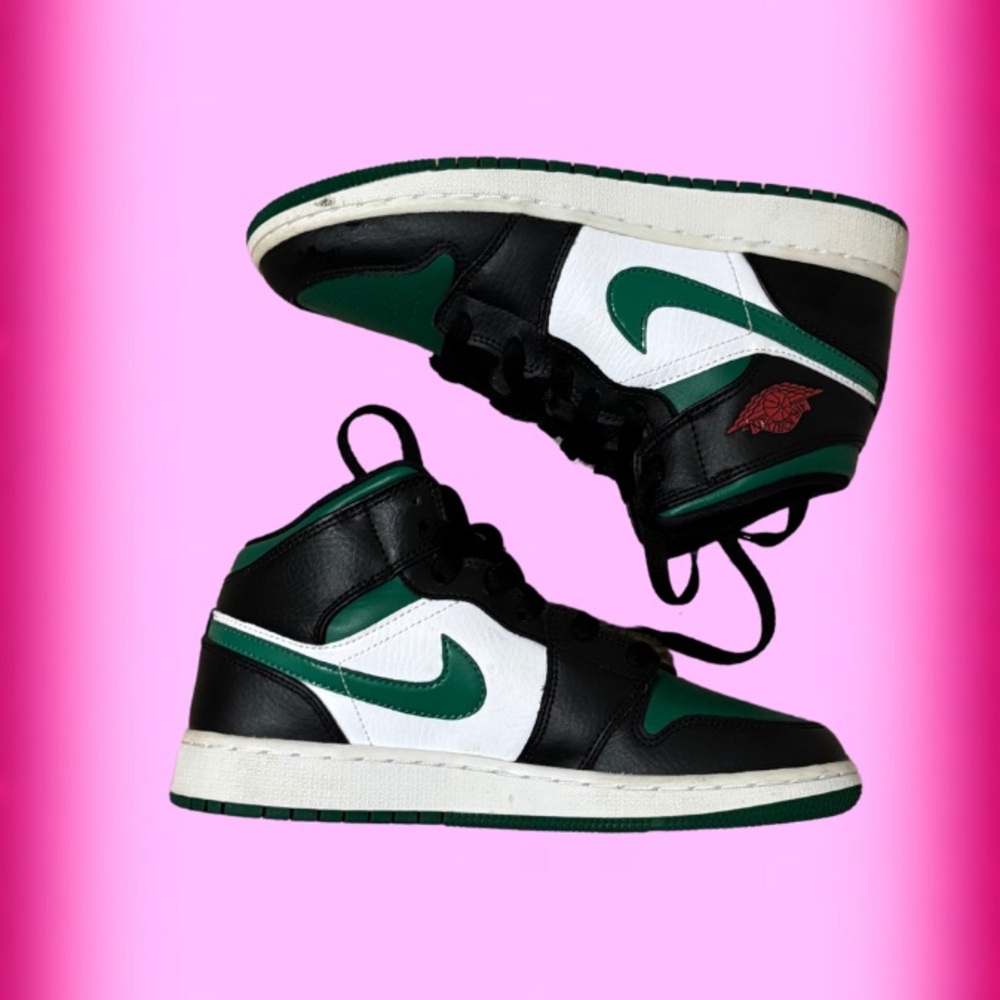 Air Jordan 1 Mid “Lucky Green” | Black / White / Pine Green | Women’s 6 (4.5Y)